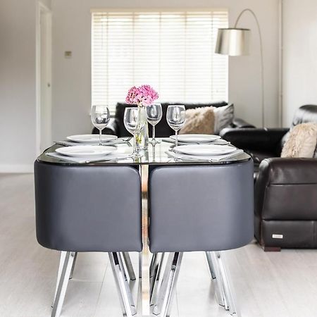 Lovely House In Welwyn With Garden And Off Road Parking 韦林花园城 外观 照片