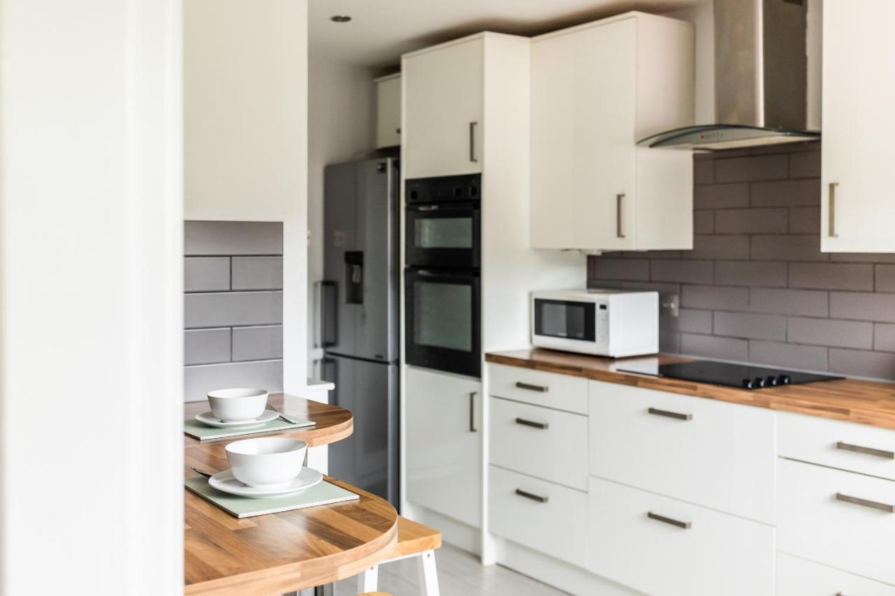 Lovely House In Welwyn With Garden And Off Road Parking 韦林花园城 外观 照片